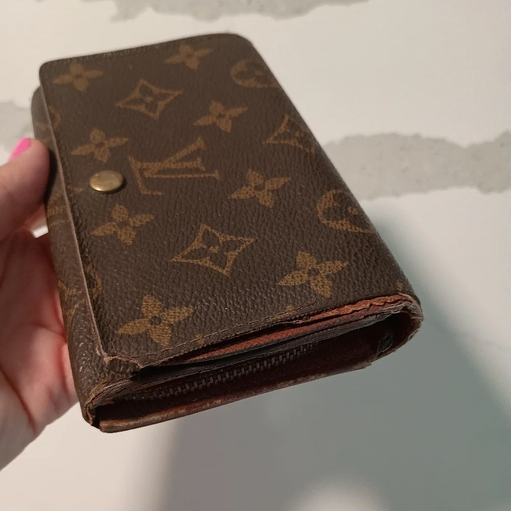 Louis Vuitton Tresor L-shaped zipper compact wallet Monogram